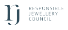 Logo del Responsible Jewellery Council con monogramma stilizzato in minuscolo rj a sinistra e la scritta Responsible Jewellery Council in maiuscolo a destra.