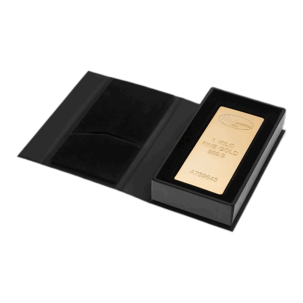 Il Lingotto Oro da 1 kg, con iscrizione, è esposto in una scatola di presentazione nera aperta con interno in velluto e tasca sul lato sinistro.