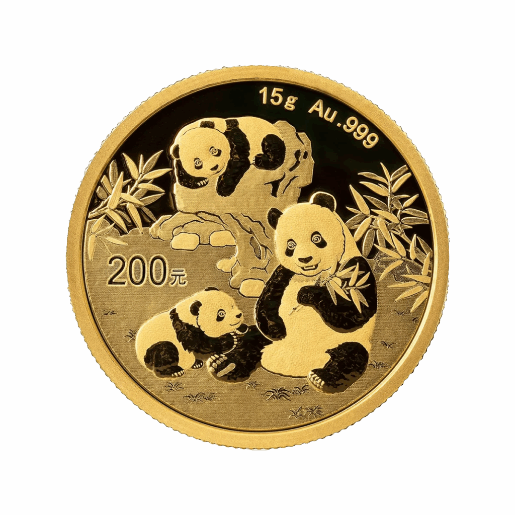 Il Panda Cinese Oro 2025 da 15 g è una moneta d'oro Au.999, 200 yuan che raffigura tre panda giocosi tra i bambù con iscrizioni cinesi, un panda con in mano germogli di bambù.