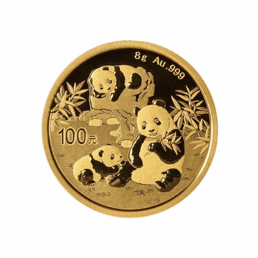 La moneta Panda Cinese Oro 2025 da 8g presenta tre panda con bambù, pietre e foglie e reca le diciture 8g Au .999 e 100元 per indicare il peso, la purezza dell'oro e il valore nominale.