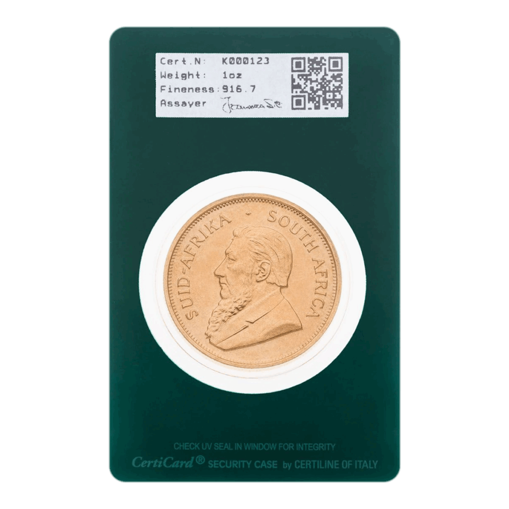 Una moneta d'oro Krugerrand in un supporto CertiCard verde mostra un ritratto di profilo, con i dettagli della certificazione - numero di certificato, peso, finezza e firma del saggiatore - presentati sopra la moneta.