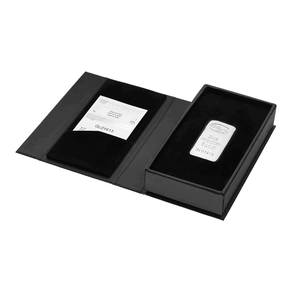 Il Lingotto Argento 5 Oz rettangolare è presentato in un astuccio nero aperto, con il certificato di autenticità a sinistra e il lingotto d'argento a destra, entrambi racchiusi in scomparti foderati di velluto.