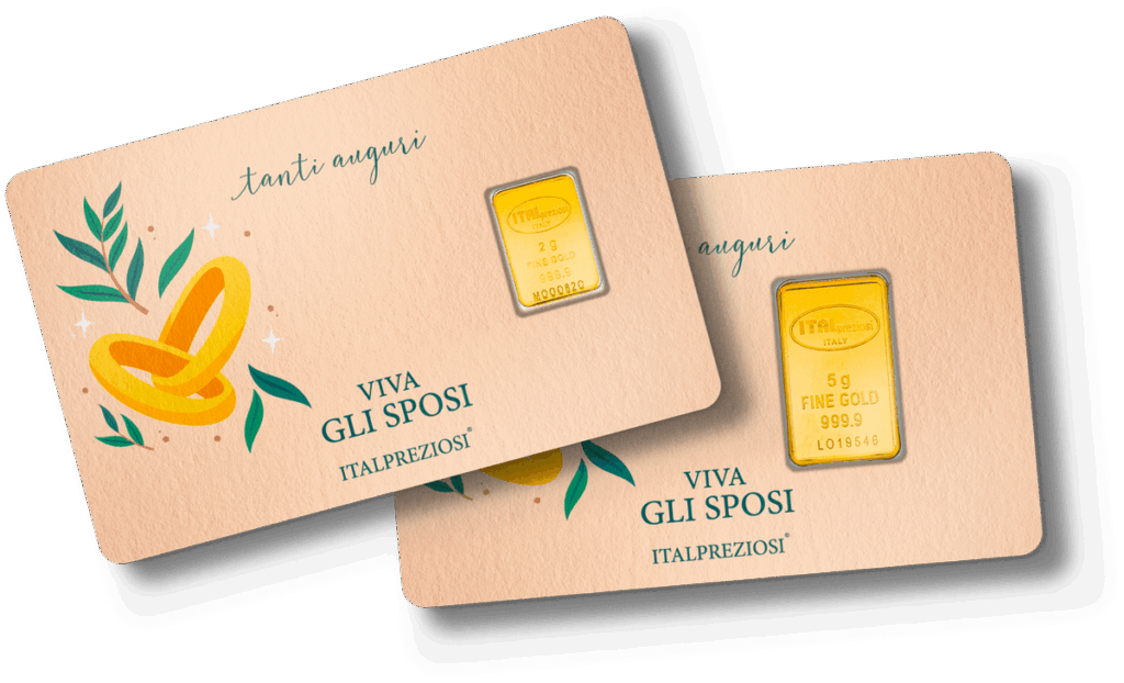 Due carte regalo Matrimonio con lingotti d'oro, illustrazioni di fedi nuziali e le frasi italiane "Tanti auguri", "Viva gli sposi" e "ITALPREZIOSI" su sfondo beige.