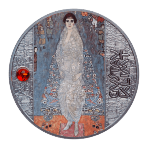 Una moneta rotonda, il "Ritratto della Baronessa Elisabeth Bachofen-Echt - Gustav Klimt 500 Franchi CFA", presenta l'arte di Klimt di una donna in abito chiaro su un tappeto rosso, motivi ornamentali e ha una gemma rossa incastonata sulla sinistra.